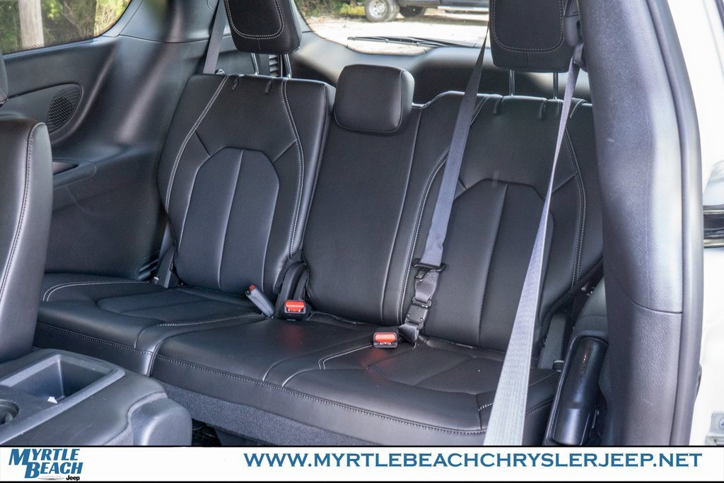 New 2025 Chrysler Pacifica Select w/ Uconnect Theater Family Group image 13