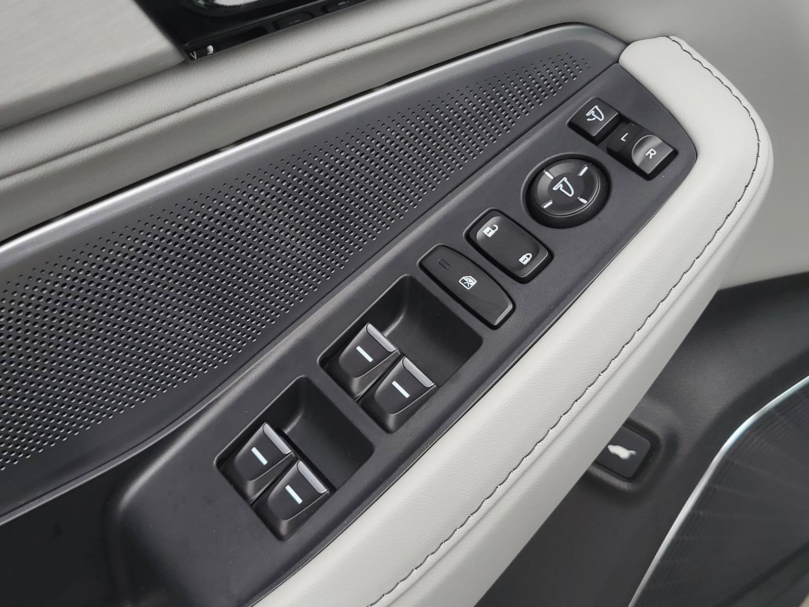 New 2026 Acura MDX w/ Technology Package FWD image 16