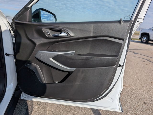 Used 2024 Chevrolet Trax RS w/ Sunroof Package image 5