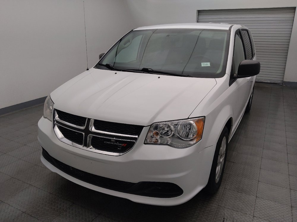 Used 2018 Dodge Grand Caravan SE w/ UConnect Hands-Free Group image 15