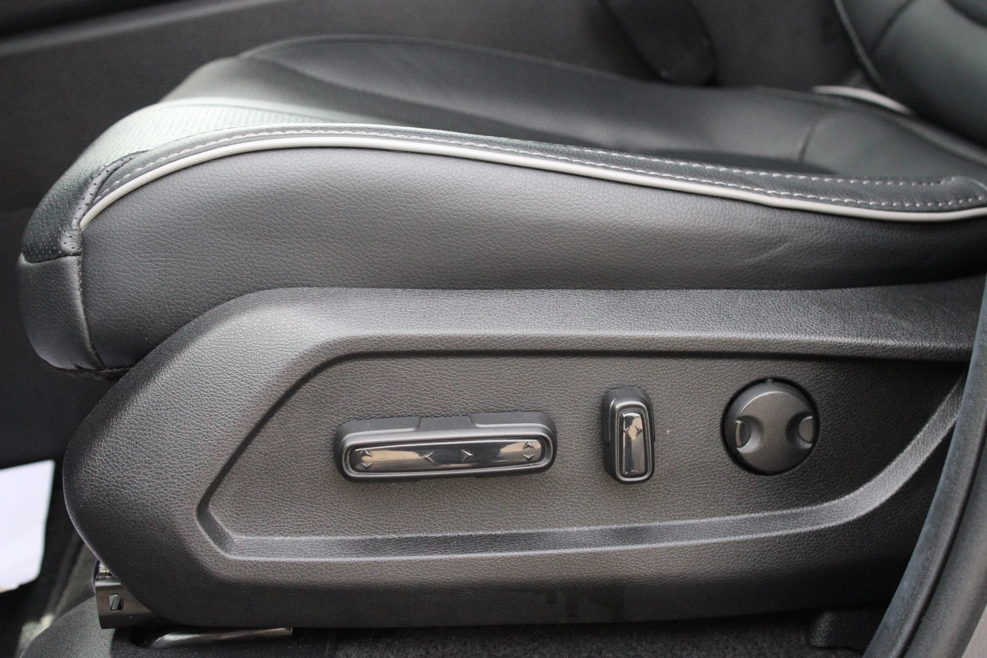 Used 2025 Honda Pilot Elite image 12