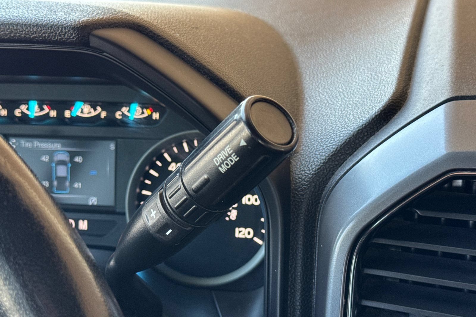 Used 2019 Ford F150 XLT w/ Equipment Group 302A Luxury AWD/4WD image 21