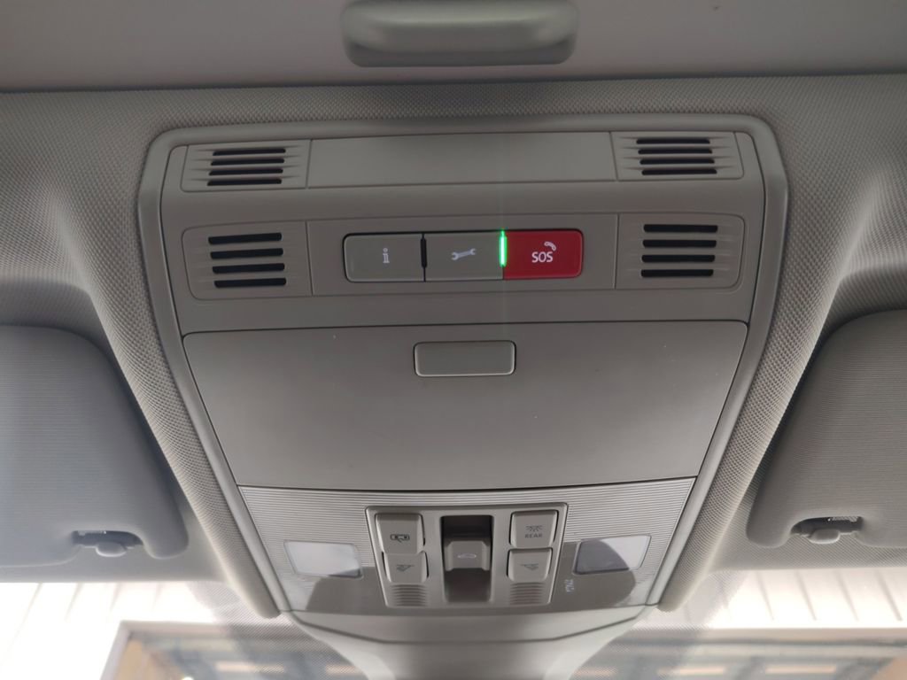 Used 2023 Volkswagen Jetta SE w/ Panoramic Sunroof Package image 5