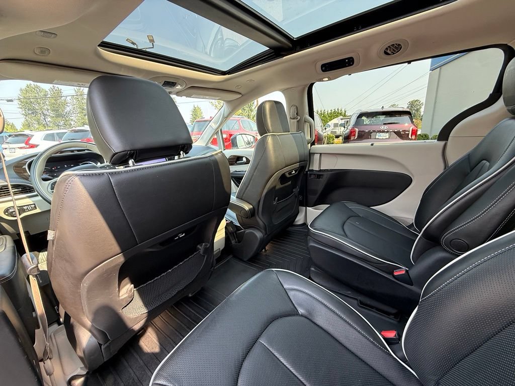 Used 2021 Chrysler Pacifica Limited w/ Premium & Safety Sphere Group FWD image 15