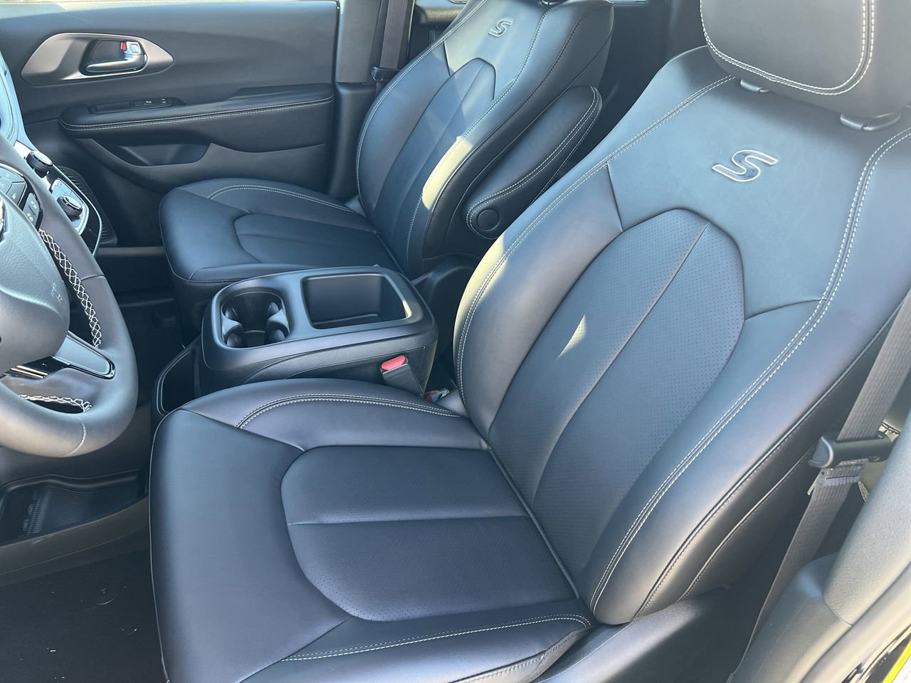 New 2026 Chrysler Pacifica Select w/ S Appearance Package image 18