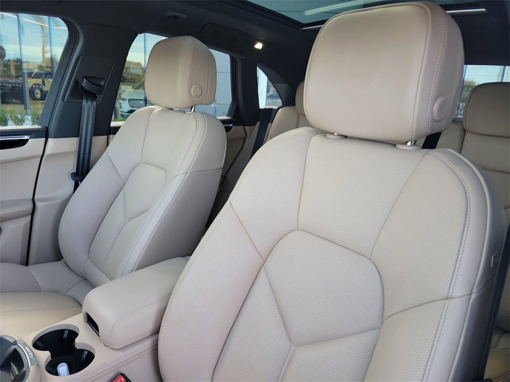 Used 2024 Porsche Macan image 26