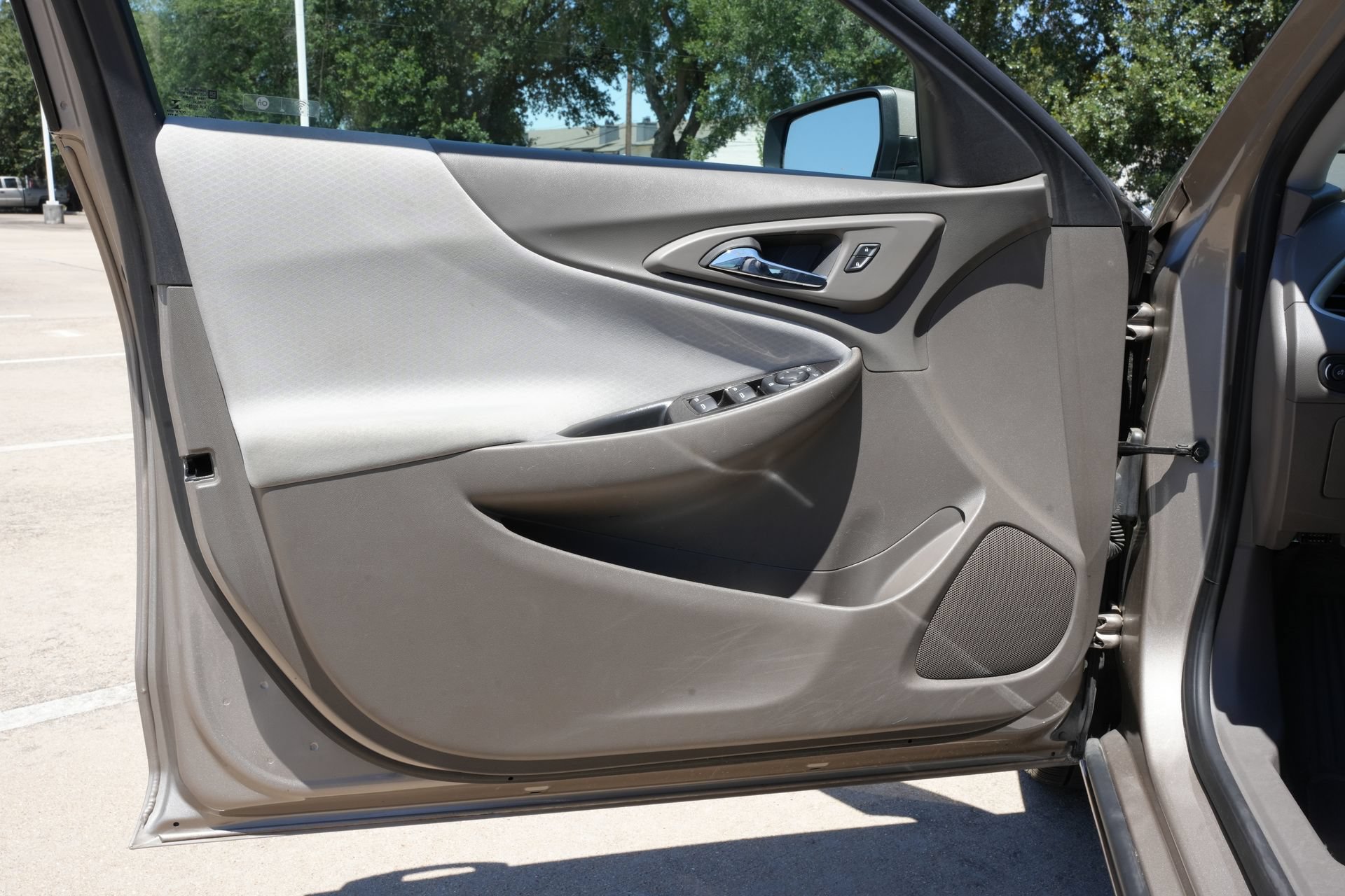 Used 2025 Chevrolet Malibu LT FWD image 18