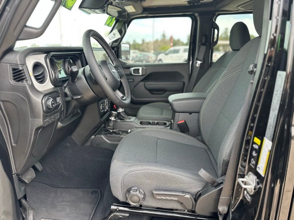 New 2025 Jeep Gladiator Sport image 17