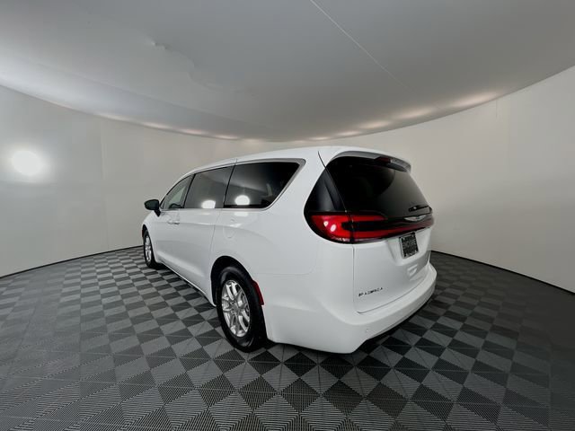 New 2026 Chrysler Pacifica Select image 6