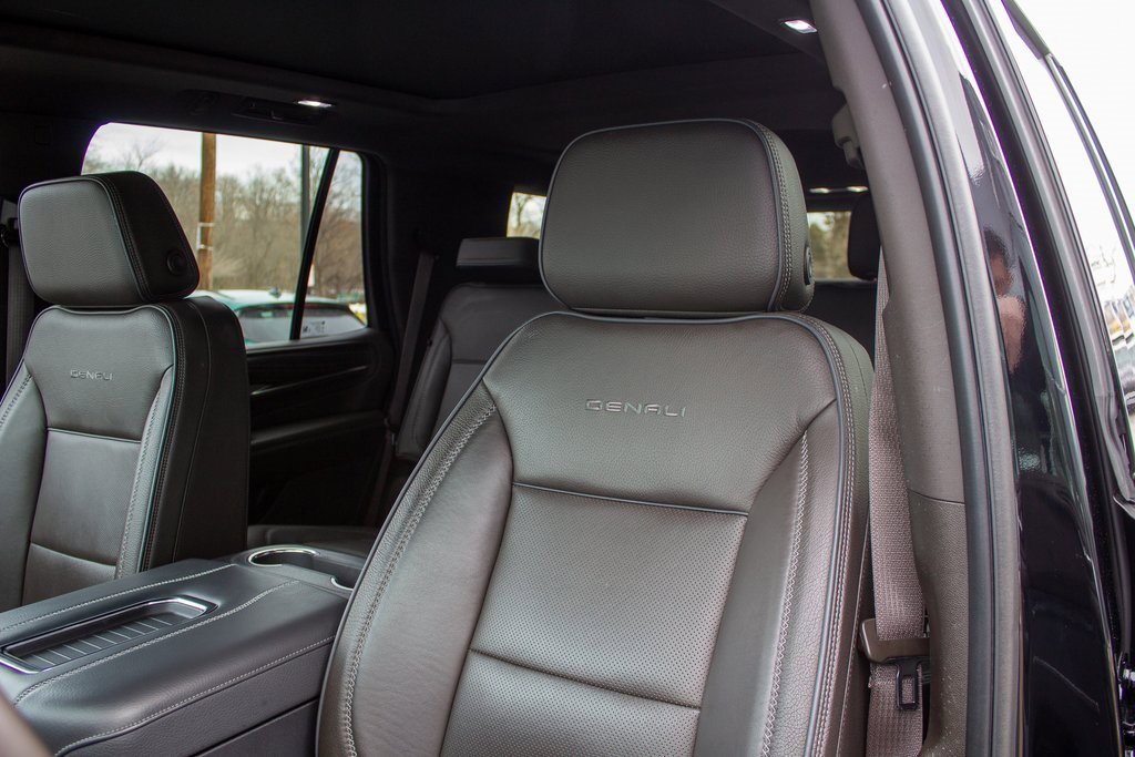 Used 2023 GMC Yukon Denali w/ LPO, Floor Liner Package image 12