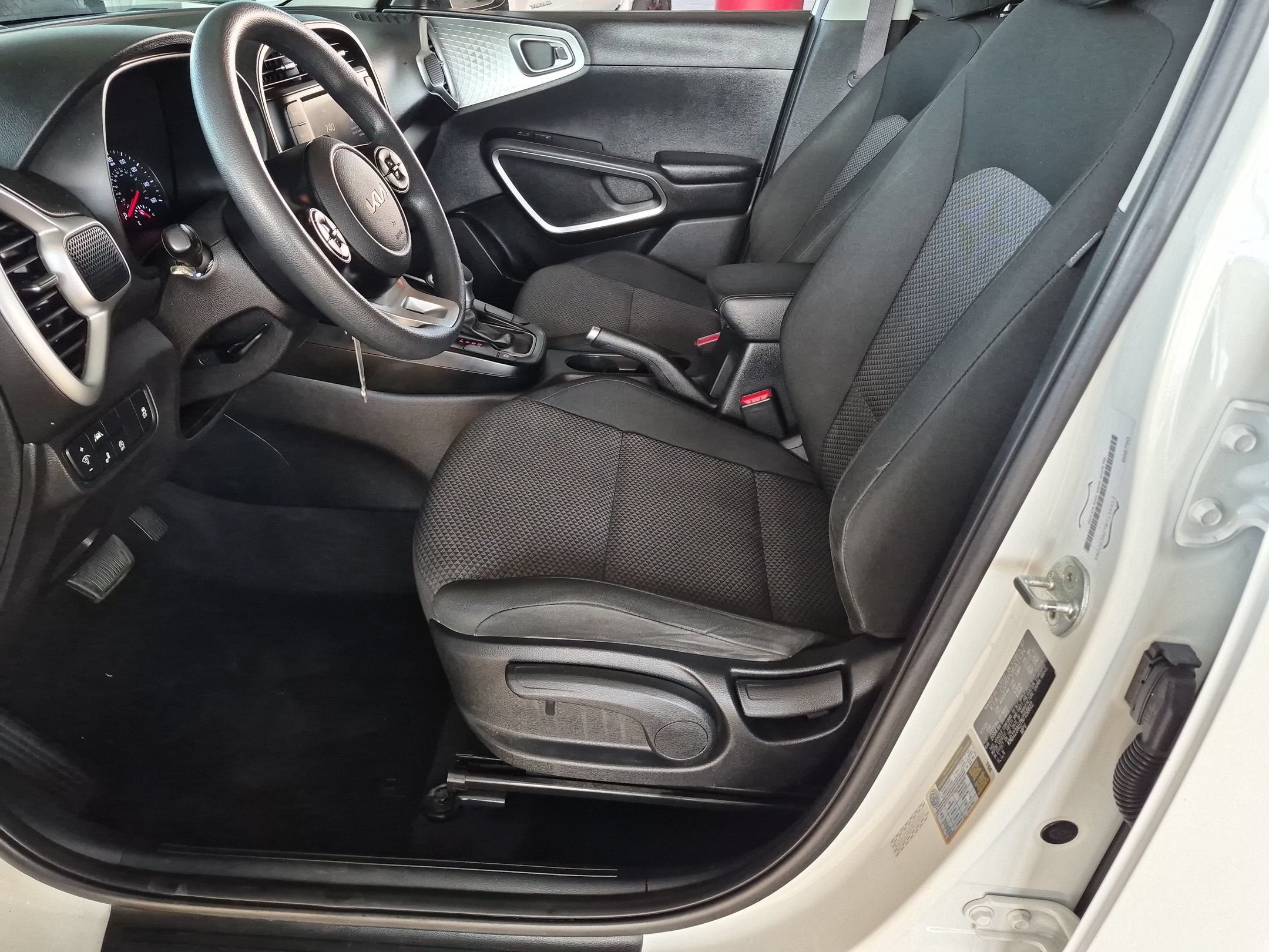 Used 2022 Kia Soul LX w/ Technology Package FWD image 13