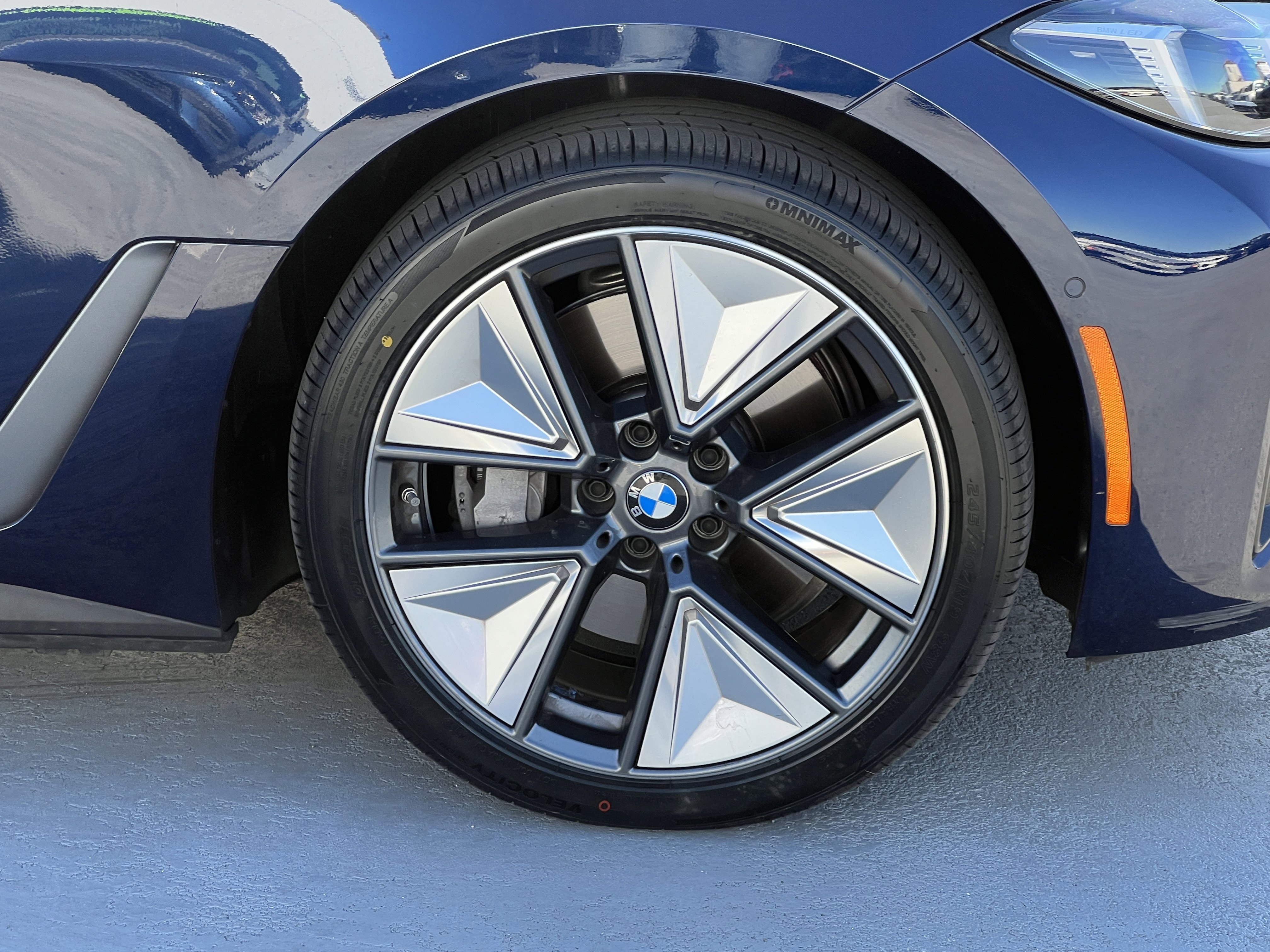 Used 2025 BMW i4 eDrive40 w/ M Sport Package image 12