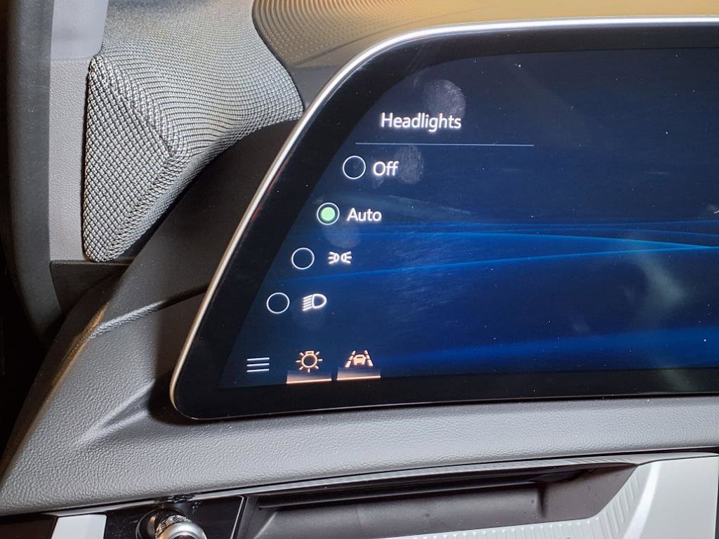 Used 2025 Cadillac Optiq Sport 1 w/ LPO, ONYX Package image 13