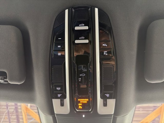 Used 2018 Porsche Panamera 4 image 28