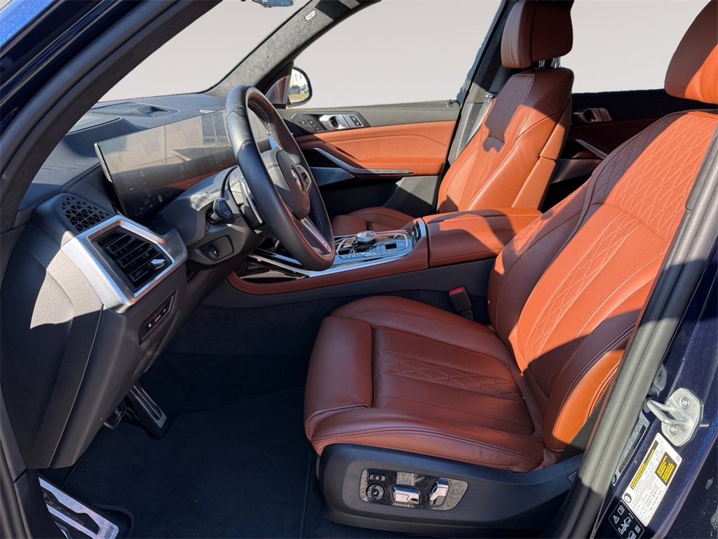 Used 2025 BMW X7 M60i image 2