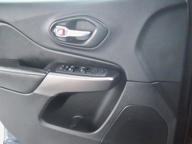 Used 2019 Jeep Cherokee Latitude w/ Cold Weather Group image 14