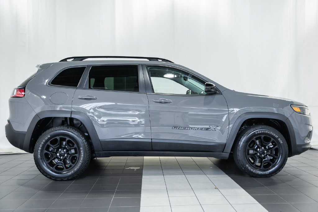 Used 2022 Jeep Cherokee Latitude w/ Trailer Tow Group AWD/4WD image 3