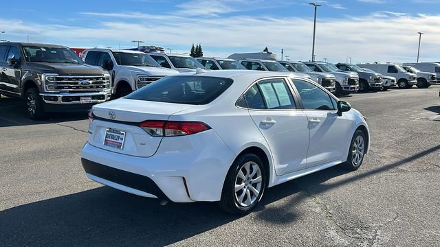 Used 2022 Toyota Corolla LE w/ Carpet Mat Package (TMS) image 3