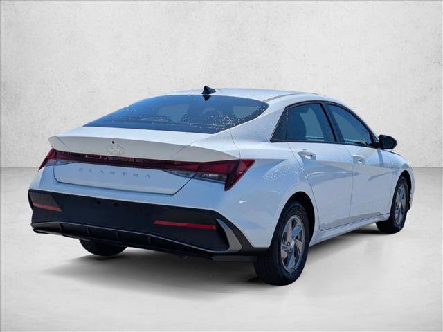 New 2026 Hyundai Elantra SE FWD image 2