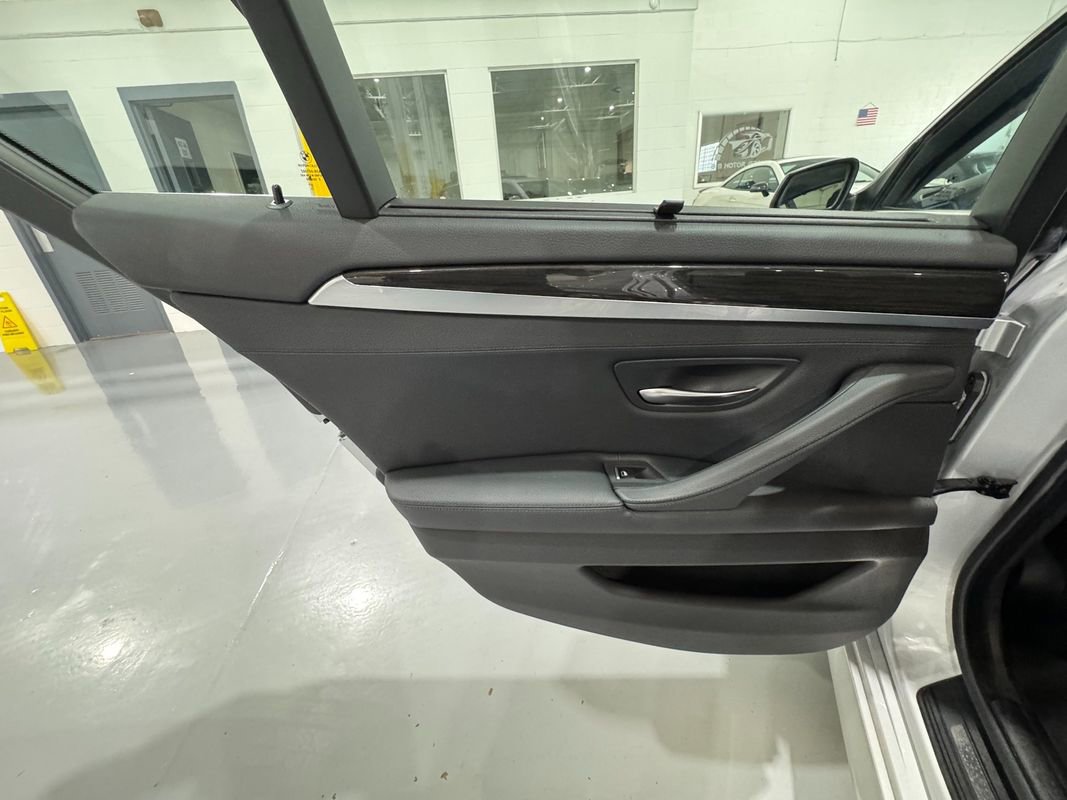 Used 2011 BMW 535i xDrive Sedan image 38