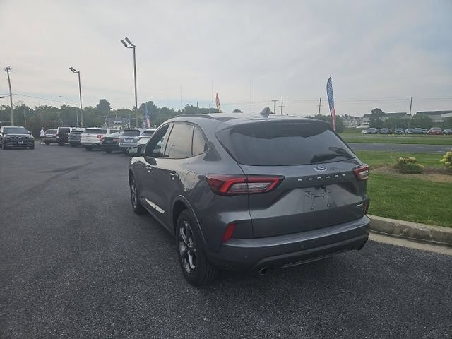 Used 2023 Ford Escape ST-Line w/ Tech Pack #1 AWD/4WD image 2