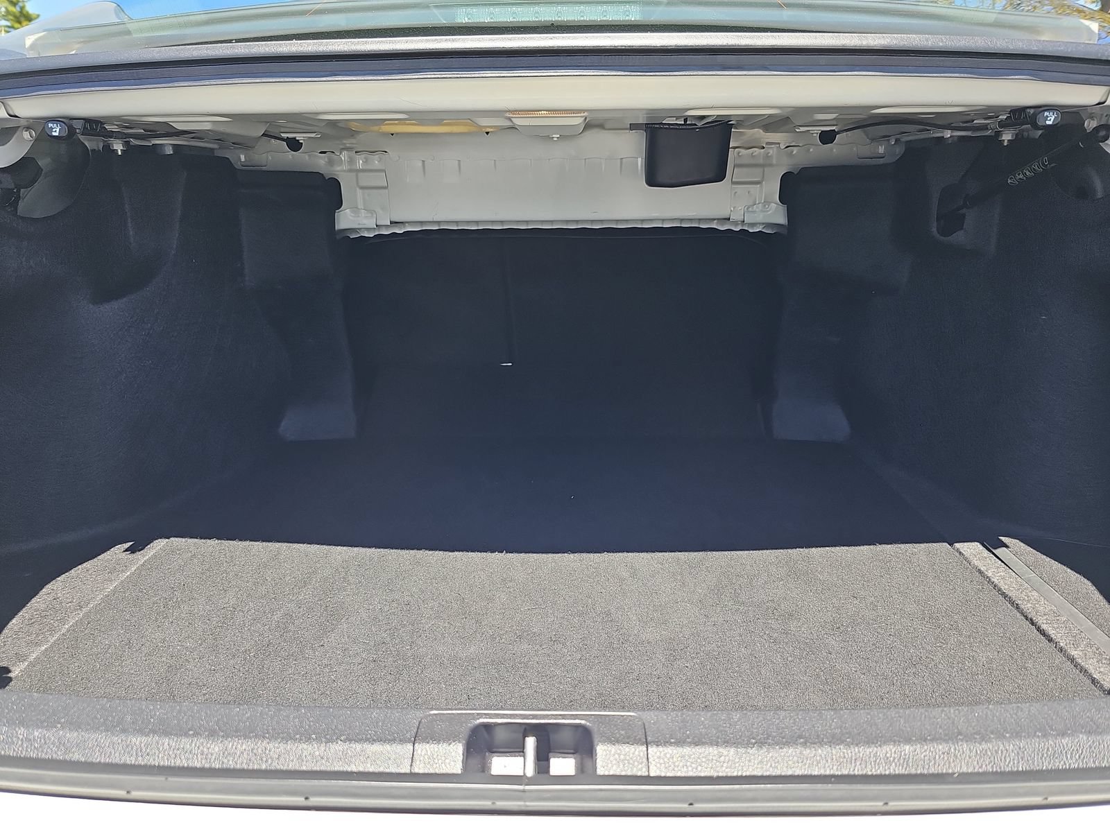 Used 2025 Toyota Camry LE FWD image 12