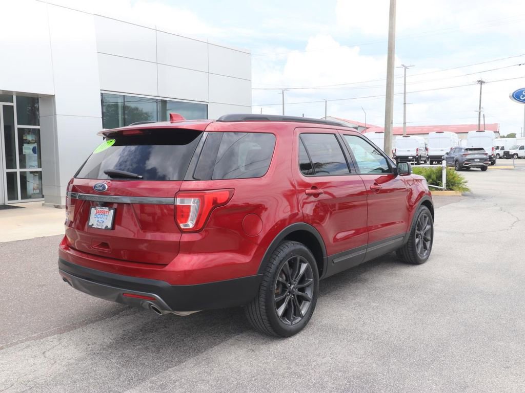 Used 2017 Ford Explorer XLT w/ Equipment Group 202A FWD image 8
