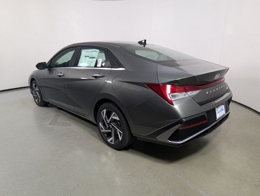 New 2026 Hyundai Elantra Limited FWD image 5