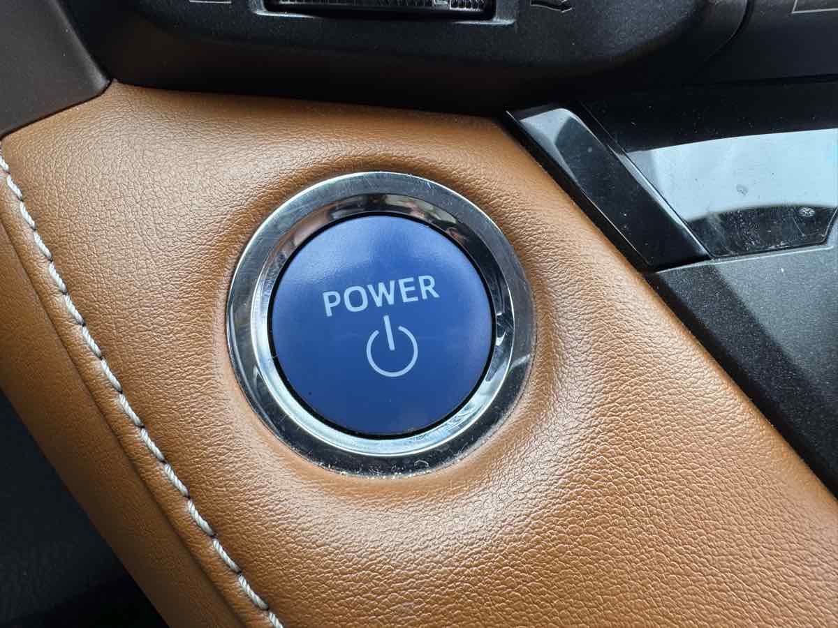 Used 2017 Toyota RAV4 Limited w/ Advanced Technology Package AWD/4WD image 30