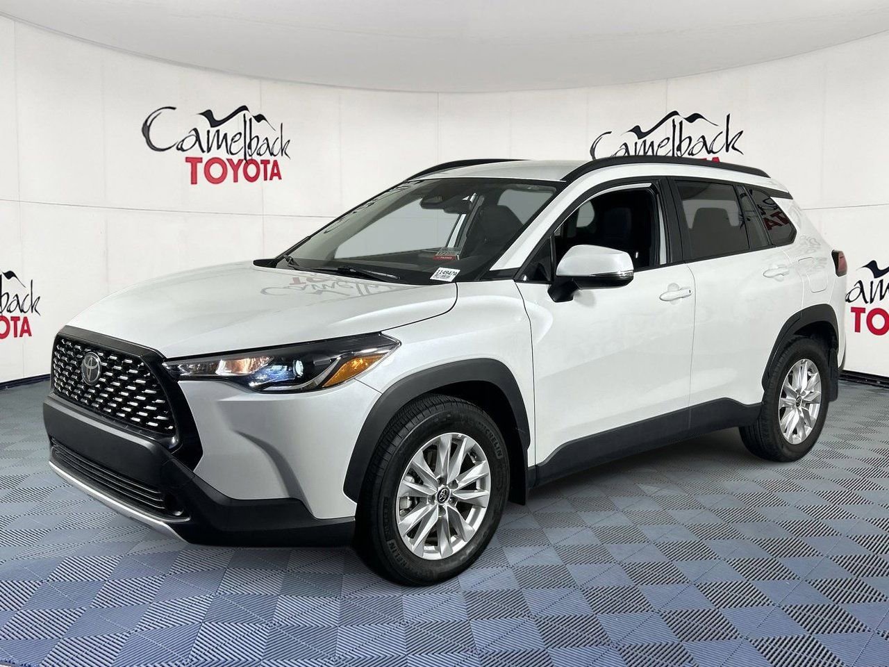 Used 2024 Toyota Corolla Cross LE image 2