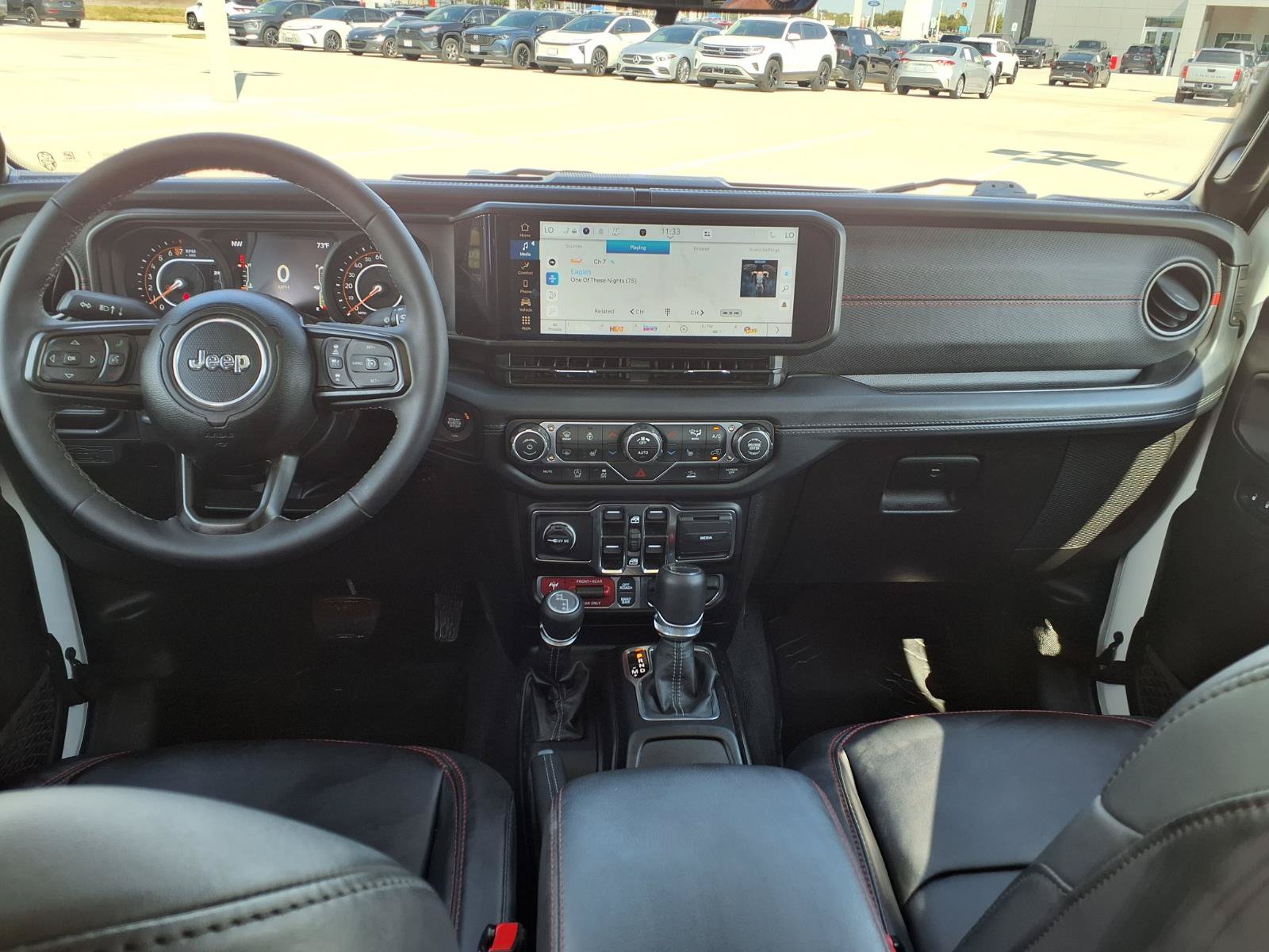 Used 2025 Jeep Gladiator Rubicon w/ Convenience Group AWD/4WD image 11