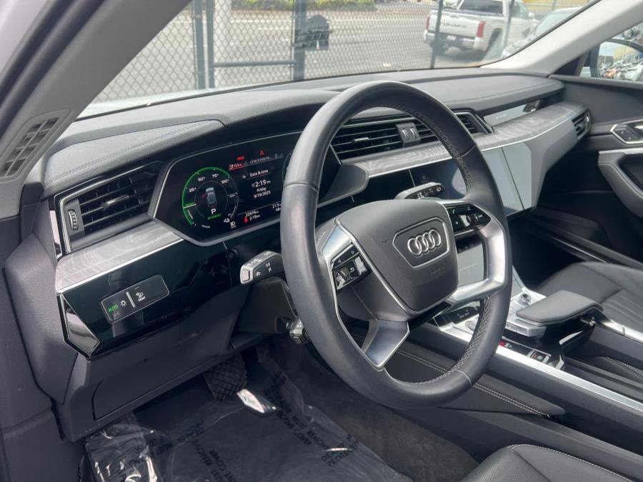 Used 2024 Audi Q8 e-tron Premium Plus w/ Premium Plus Package image 12