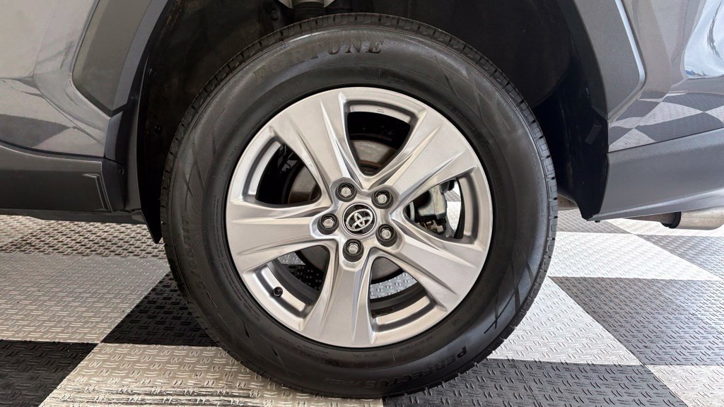 Used 2024 Toyota RAV4 XLE FWD image 12