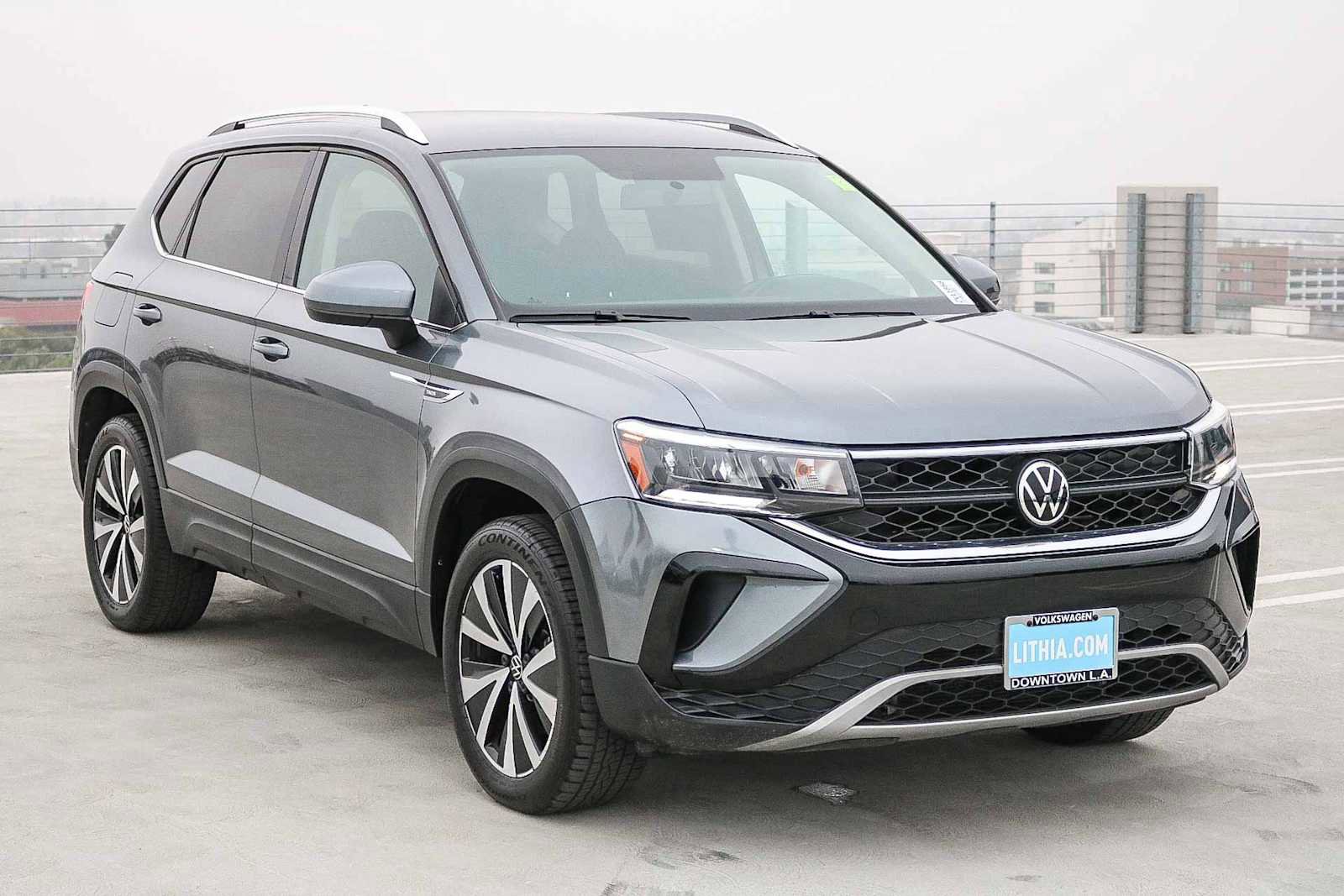 Used 2022 Volkswagen Taos SE image 3