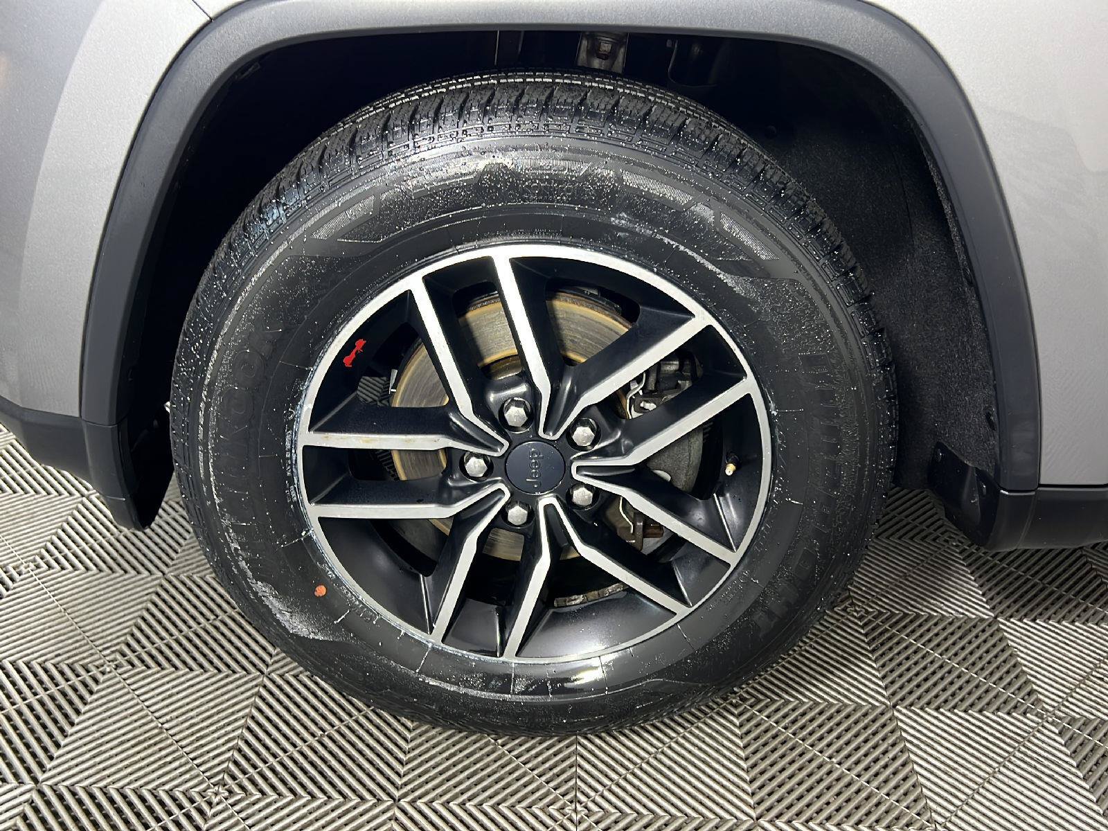 Used 2020 Jeep Grand Cherokee Trailhawk AWD/4WD image 12