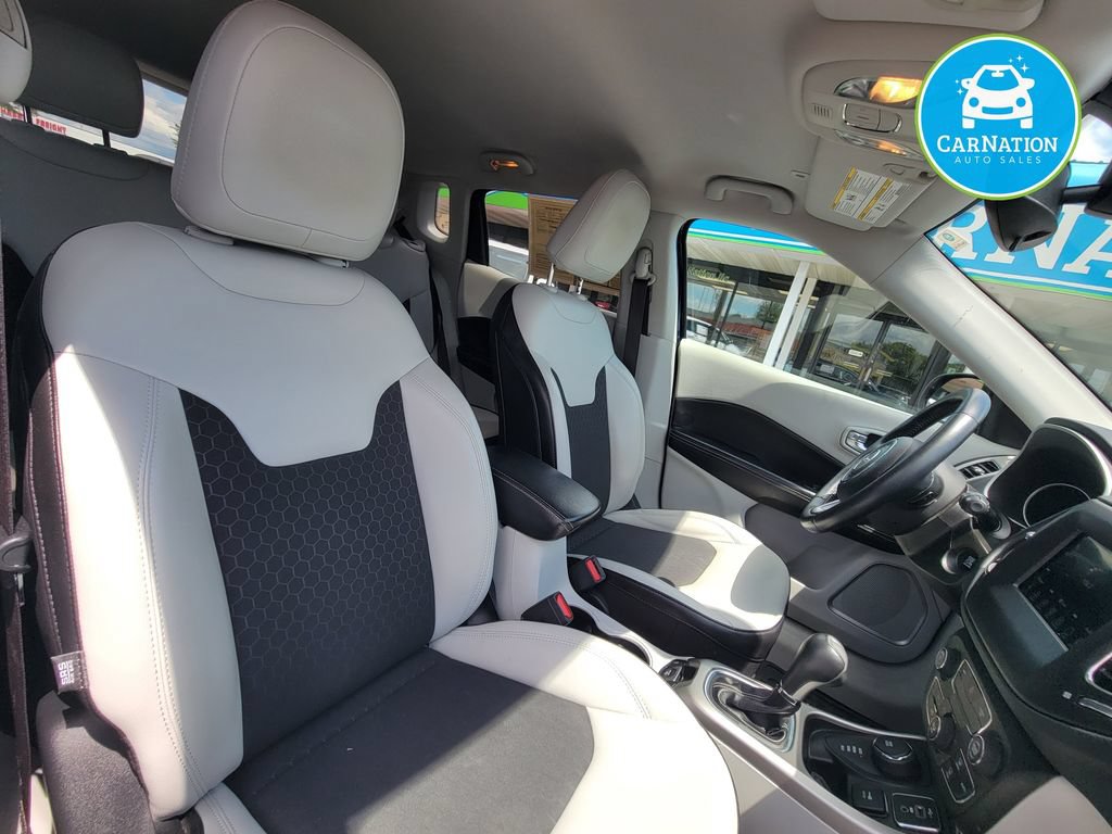 Used 2019 Jeep Compass Latitude w/ Cold Weather Group AWD/4WD image 12