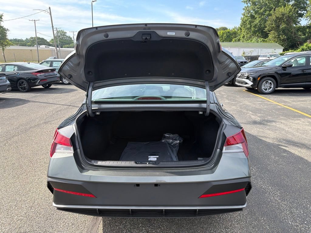 New 2026 Hyundai Elantra SE FWD image 11