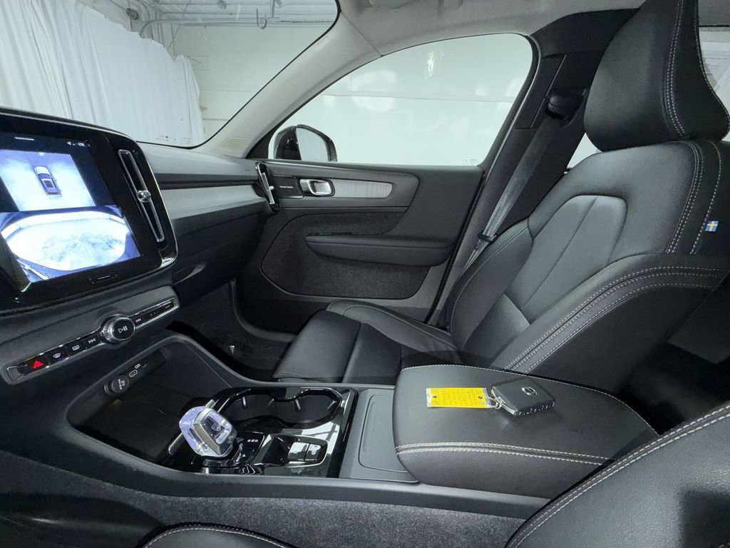 Used 2024 Volvo XC40 B5 Plus w/ Climate Package AWD/4WD image 6