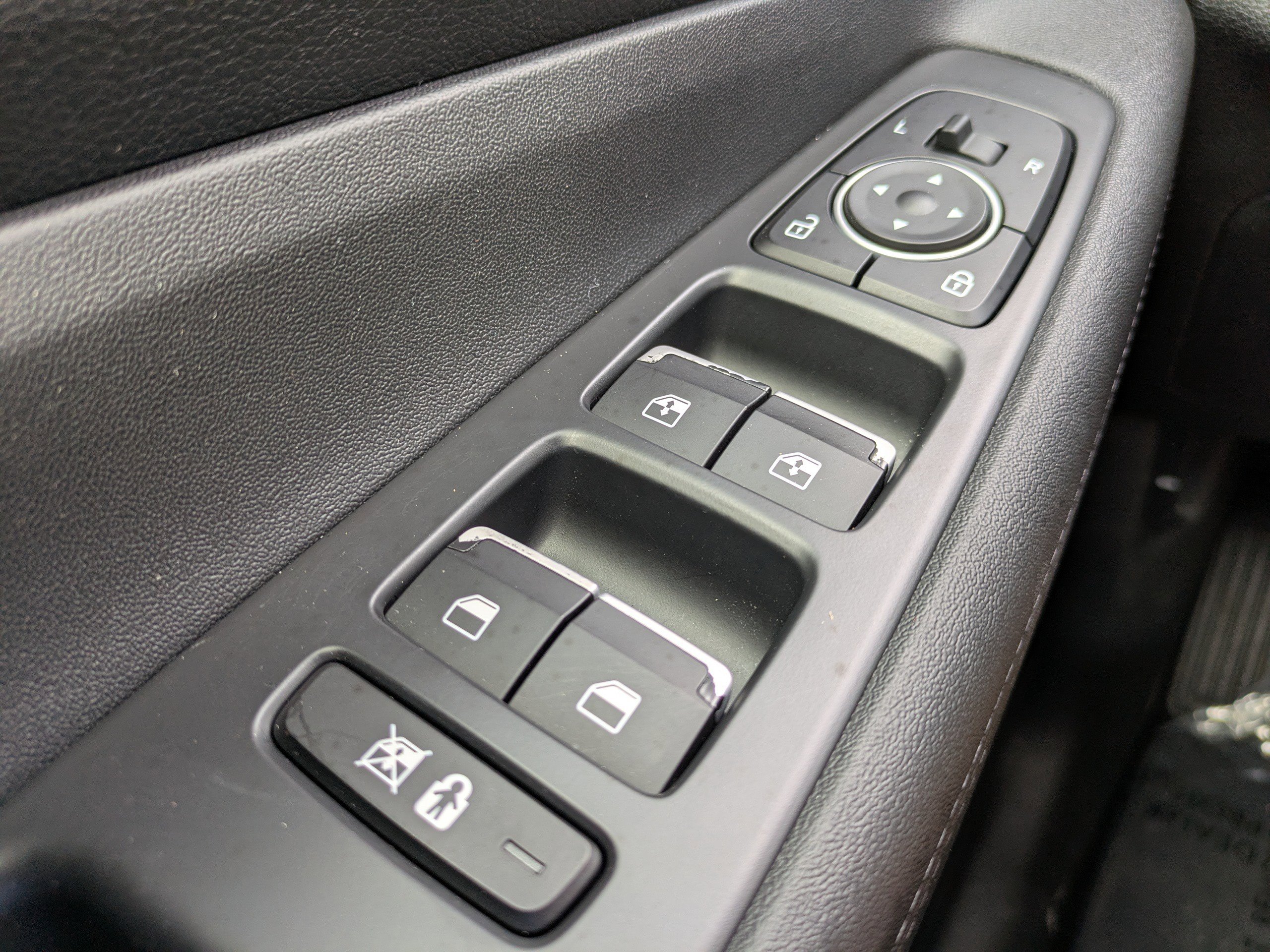 Used 2020 Hyundai Santa Fe SEL image 18