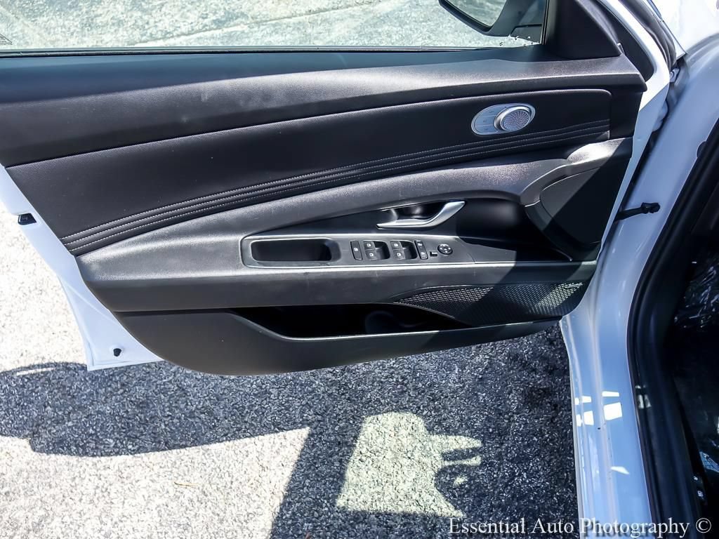 Used 2025 Hyundai Elantra Limited FWD image 23