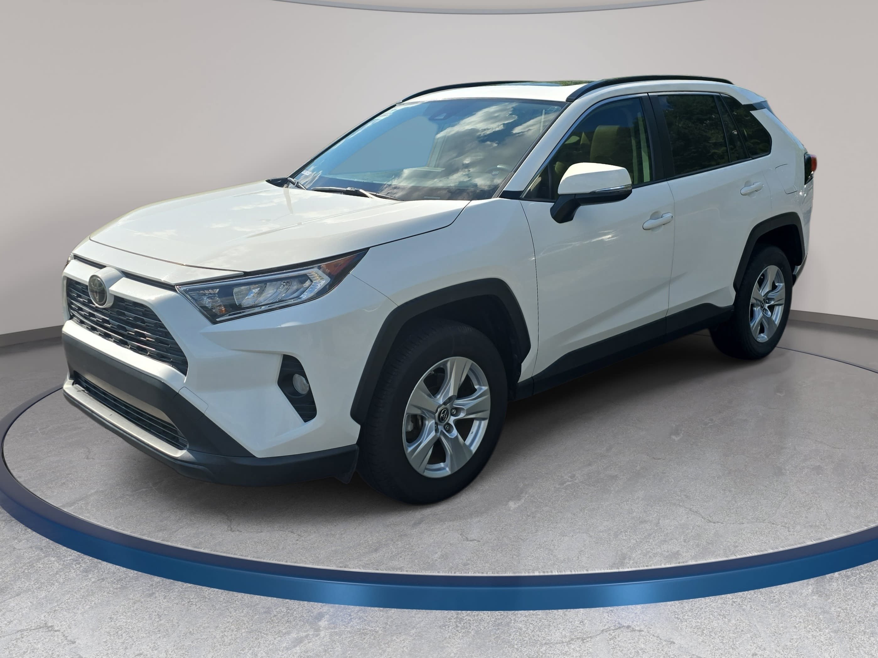 Used 2019 Toyota RAV4 XLE w/ Convenience Package FWD video 1