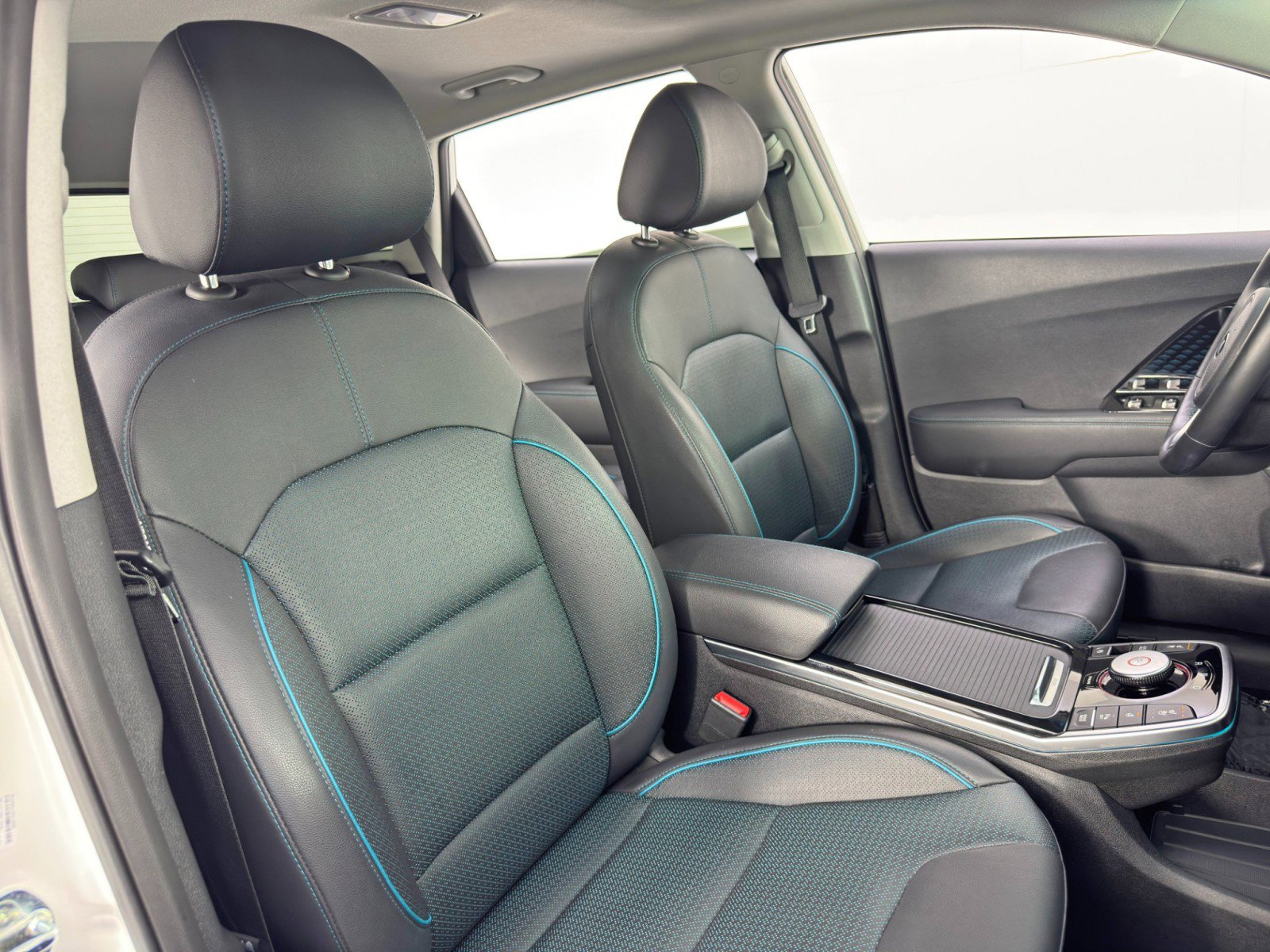 Used 2020 Kia Niro EX Premium w/ Cold Weather Package image 35