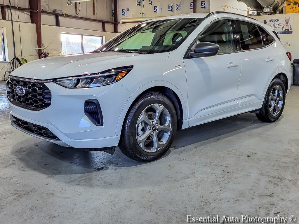 Certified 2024 Ford Escape ST-Line w/ Tech Pack #1 FWD image 3
