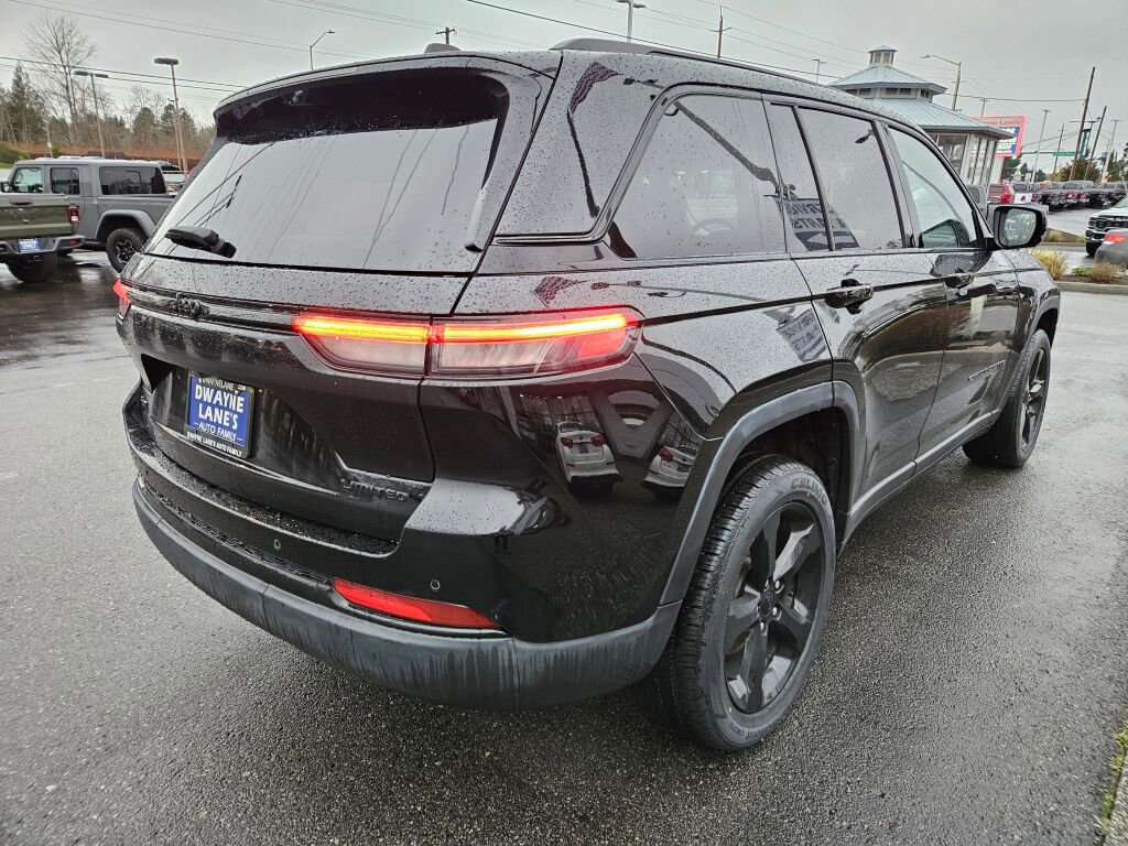 Used 2023 Jeep Grand Cherokee Limited w/ Luxury Tech Group II image 5