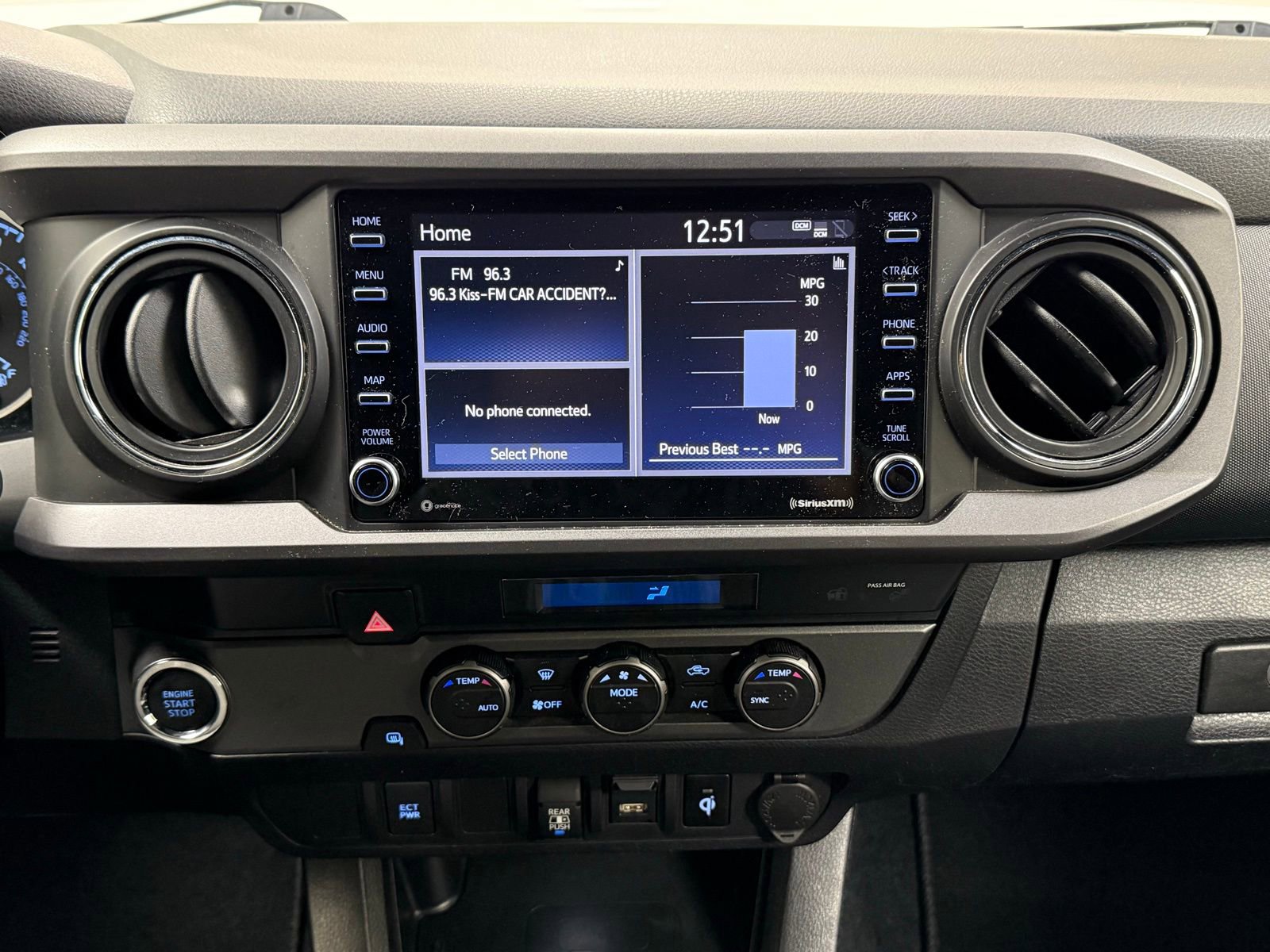 Used 2022 Toyota Tacoma TRD Off-Road image 22