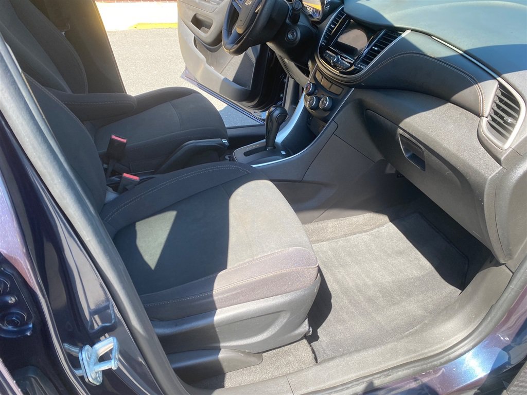 Used 2019 Chevrolet Trax LS w/ Tint and Cruise Package AWD/4WD image 11