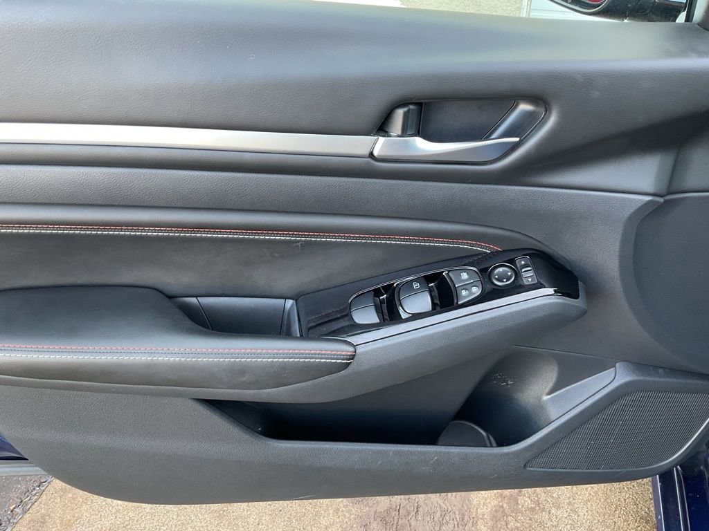 Used 2023 Nissan Altima 2.5 SR w/ SR Premium Package image 11