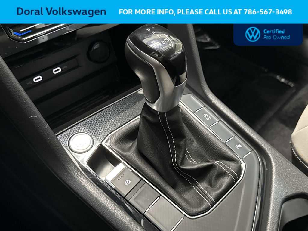 Used 2025 Volkswagen Taos SE FWD image 21