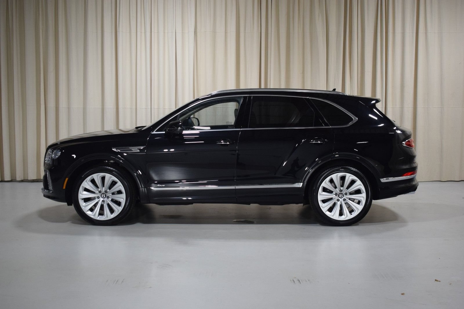 New 2025 Bentley Bentayga AWD/4WD image 11