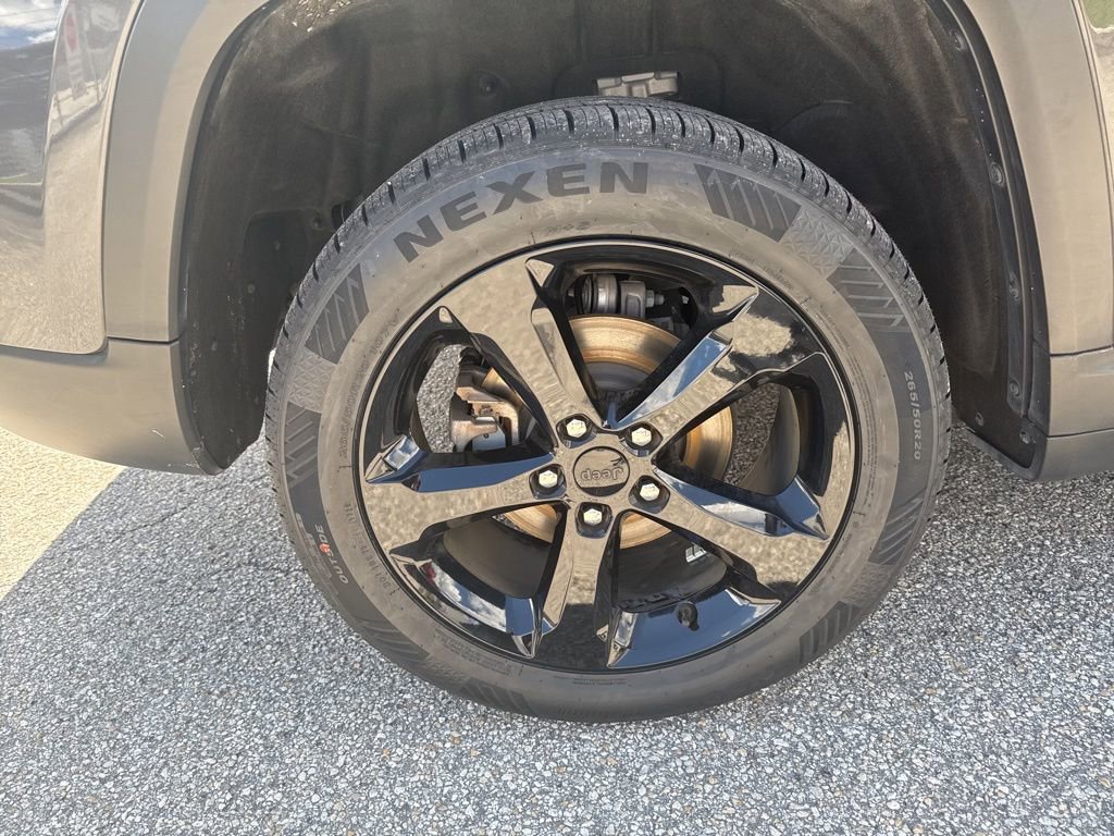 Certified 2023 Jeep Grand Cherokee Limited w/ Black Appearance Package image 16